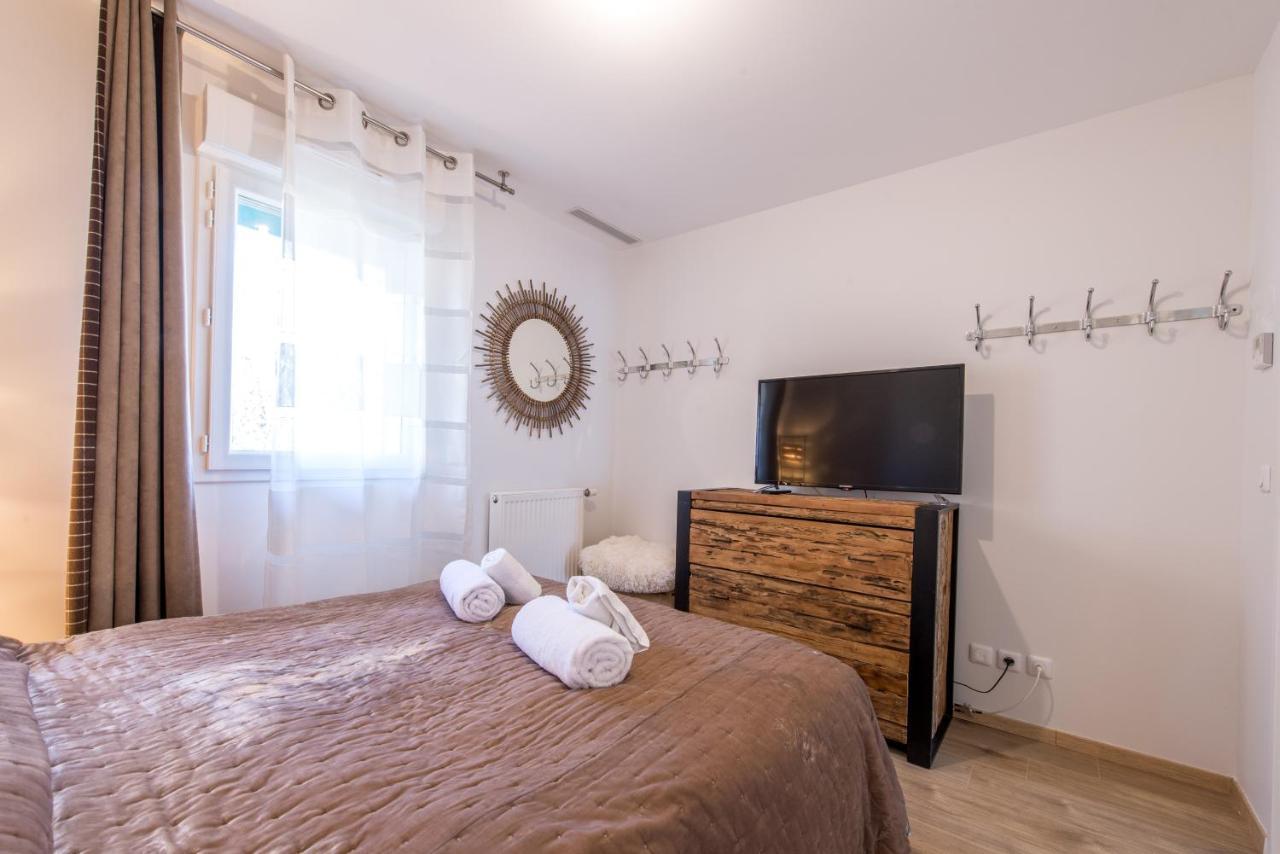 La Maison Du Port, Une Exclusivite Lla Selections By Location Lac Annecy Сен-Жорьо Экстерьер фото